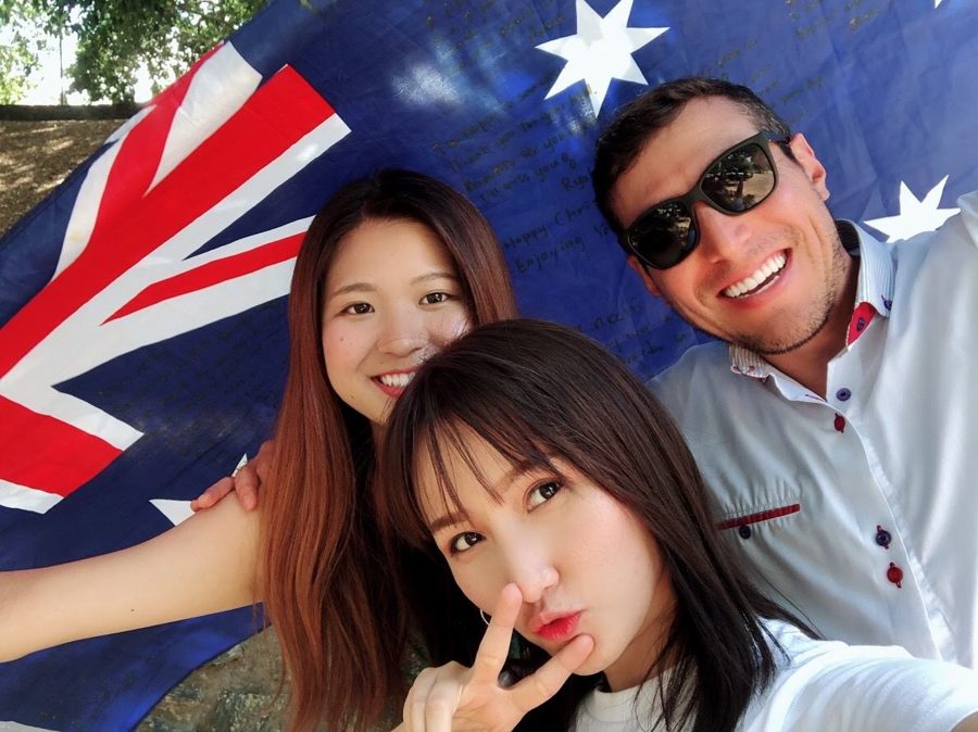 オーストラリアにて国旗と友人と